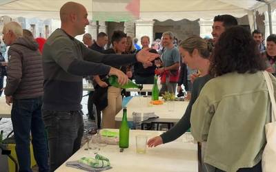 Sagardo uzta berria probatu dute aramaioarrek