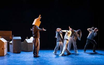 Udazkenari antzerki usaina dario