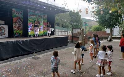 Bi eguneko festa egin dute Atxetan, udari agur esateko