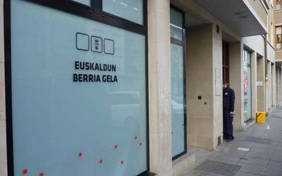 Hirukidek Oñatin izango du gaur bulegoa