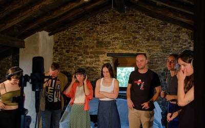 Wafa Idris militante palestinarrari buruzko 'Wafa' kantuaren grabaketan parte hartu du Beñat Uzin musikariak