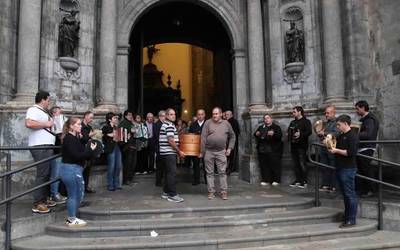 Trikiti doinuz agurtu dute Errota