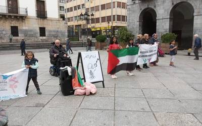 Palestinaren aldeko protesta isila egingo dute etzi