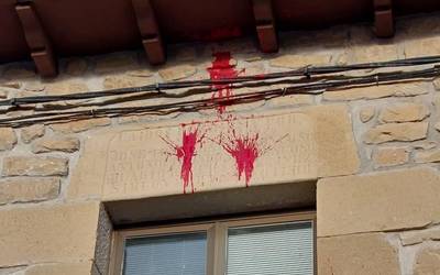 Margoa bota dute Mañuetako plaka frankistaren kontra