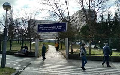 Haurtxo bat hil da leiho batetik erorita Gasteizen