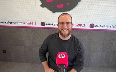 Asier Gutierrez: "KarKarCar auto elektrikoa partekatzeko aplikazioa da"