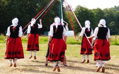 Lezamako Kurutze dantza taldean izena emateko epea zabalik
