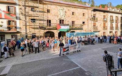 Palestinako erresistentziaren aldeko manifestaziora joateko autobusa antolatu dute