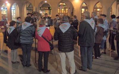 Kantua, dantza eta idazketa lantzea aukeran, Basotxoren eskutik