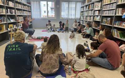 Zentzumenekin jolasean 'Azalerako ipuinak' saioan