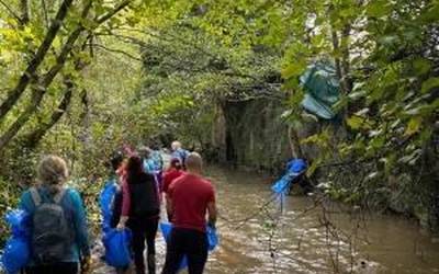 Zumelegi erreka garbitzeko deialdia egin dute zapaturako