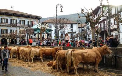 Aurtengo ferietaz aritzeko, besta batzordeko bilera dute irailaren 29an Lesakan