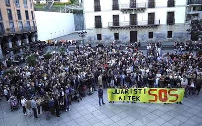 Juaristi eta Aitek lantegietarako "konponbidea" eskatu dute, aspaldiko protesta jendetsuenean