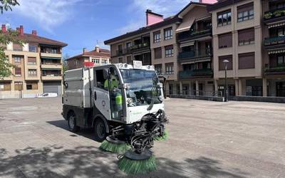 Greba mugagabea hasi dute Oñatiko kale-garbitzaileek