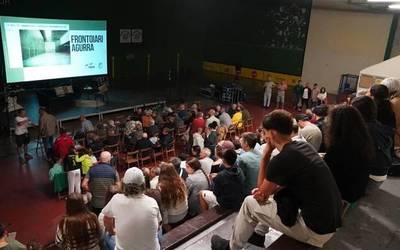 Behin betiko agurtu dute frontoia