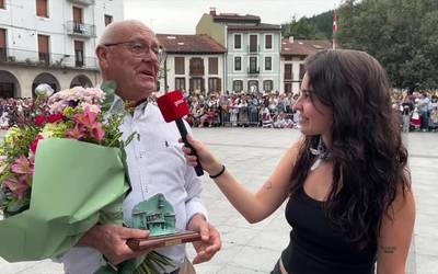 Hunkitu egin da Anjel Barandiaran jaso duen omenaldian