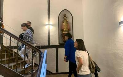 Herritarrei Komentua erakusteko bisita gidatuak izan dira asteburuan