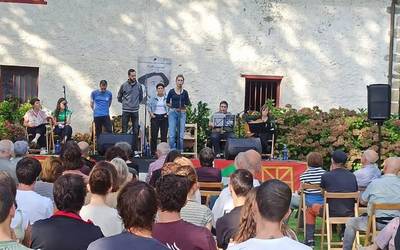 [ARGAZKIAK] Kotto gogoan bertso saio ederra egin dute Beran