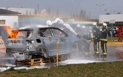 Volkswagenek suhiltzaile-zerbitzua azpikontratatu nahi duela salatu dute