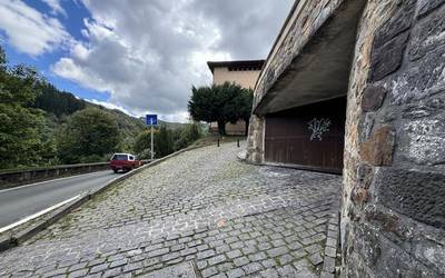 Ibilgailu motordunendako aparkalekuak kontzesioan