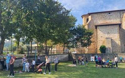 Haurrendako jolasgunea arrakastatsua izan da Apotzagako jaietan