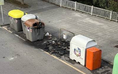 Bi pertsona identifikatu dituzte edukiontzien erreketak direla eta