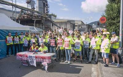 “Beste alde batera” begiratzea leporatu diete Maderas de Llodioko langileek erakunde publikoei