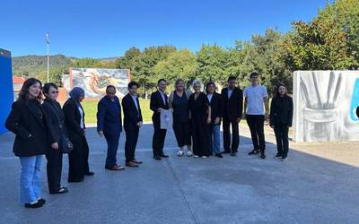 Singapurreko ordezkaritza batek Landako Eskola bisitatu du