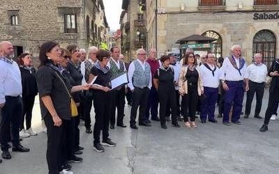 Otxoteen lehen topaketak emandakoarekin "pozik"