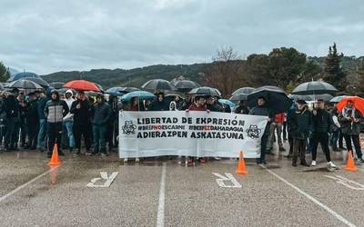 Raimundo el Canasteroko kideak, Lizarrako alkatearen salaketetatik absolbituta