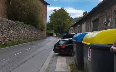 "Autoak espaloiaren gainean"