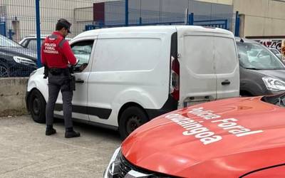 Hiru zigor autobian zebilen gidariari