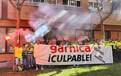 Greba mugagabea Logroñora eraman dute Maderas de Llodioko langileek, Garnica taldearen bulegoetara