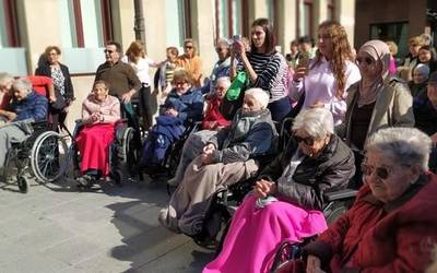 Iturbideko egoiliarrekin, Pertsona Nagusien Nazioarteko Egunaren baitan