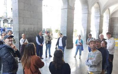 Turismo arloko hainbat eragiletako ordezkariak Azkoitian izan dira gaur
