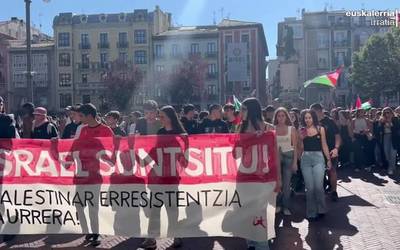 Ehunka ikaslek Iruñeko kaleak hartu dituzte Palestinaren alde
