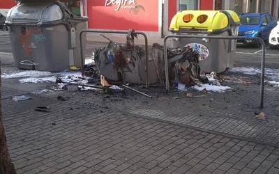 Aretxabaletako EAJren udal taldeak "erabat gaitzetsi" ditu edukiontzien erreketak