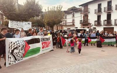 Gazako genozidioaren kontra karrikara atera dira berriz herritarrak