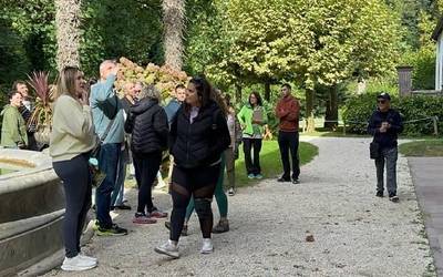 Jende aunitz ibili da Bertizko Ate Irekien Jardunaldian