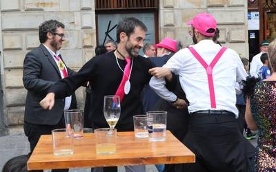 Giro aparta, Arrasateko kaleetan, arratsalde partean ere