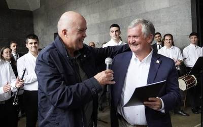 Bere izeneko pieza estreinatuz, omenaldi sentituta jaso du Arenasek