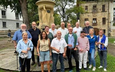 [BIDEOA] Durangoko txupinero eta pregoilari ohiek euren eguna ospatu zuten atzo