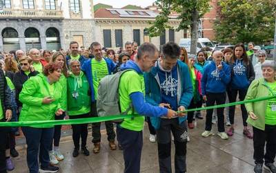 Ehunka lagun Amurriotik martxan, minbiziaren aurka