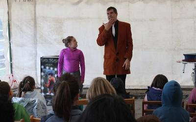 Mago ikuskizuna, mus-txapelketa eta gehiago, Untzillako jaietan