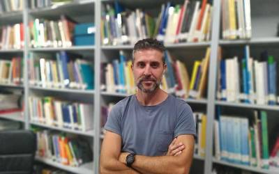 Jordi Calvo: "Armekin hornitzeak gerrara soilik garamatza"