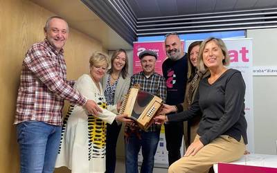 Aitzina Folk bueltan da, urritik abendurako egitarauarekin