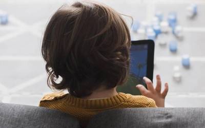 Mugikorrarekiko mendekotasunaren aurrean familiek zer egin dezaketen azalduko du bihar Aida Arroyok