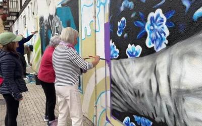 Tailerretatik muralera, prozesu kolektiboa egoiliarrak protagonista
