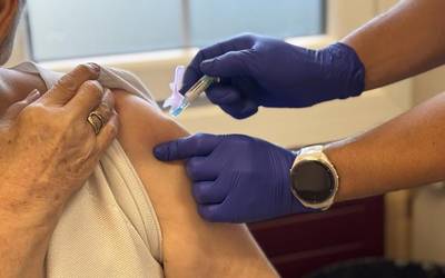 Hasi dira txertoak ipintzen