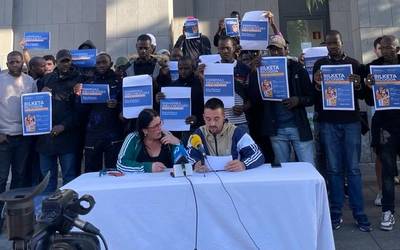 Bilketak antolatu dituzte kalean lo egiten ari diren asilo eskatzaileentzako